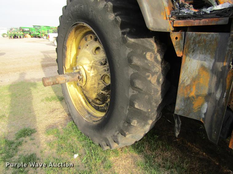 image for item DD8778 1993 John Deere 7800 MFWD tractor