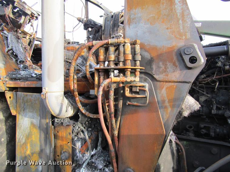 image for item DD8778 1993 John Deere 7800 MFWD tractor