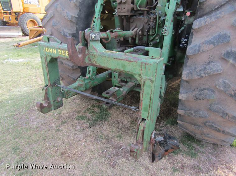 image for item DD8778 1993 John Deere 7800 MFWD tractor