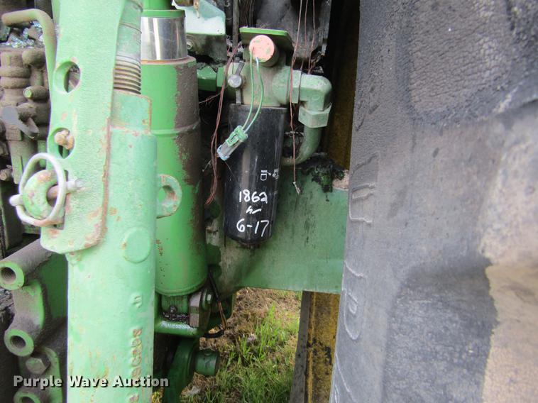 image for item DD8778 1993 John Deere 7800 MFWD tractor