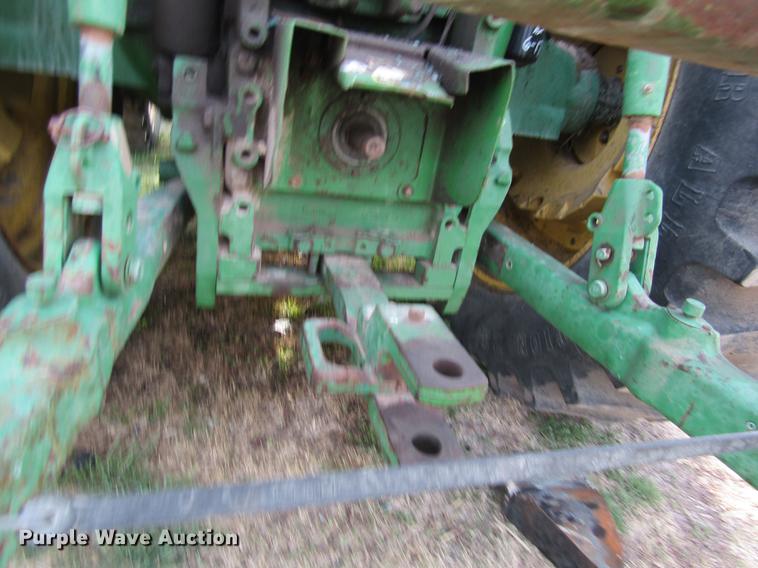 image for item DD8778 1993 John Deere 7800 MFWD tractor