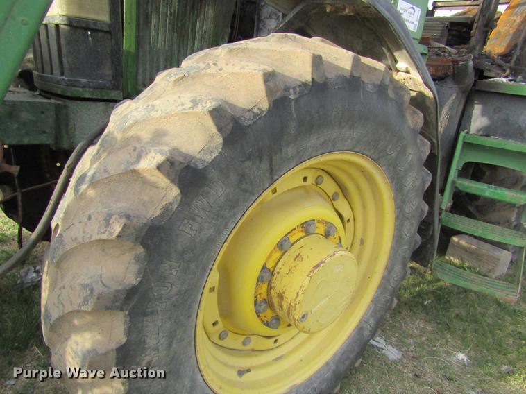 image for item DD8778 1993 John Deere 7800 MFWD tractor