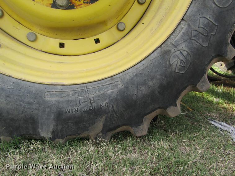 image for item DD8778 1993 John Deere 7800 MFWD tractor