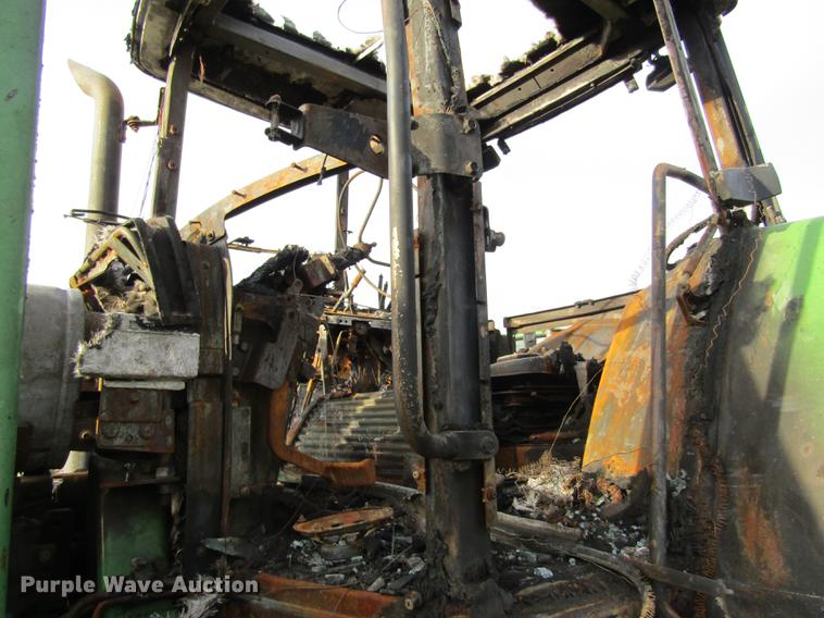 image for item DD8778 1993 John Deere 7800 MFWD tractor