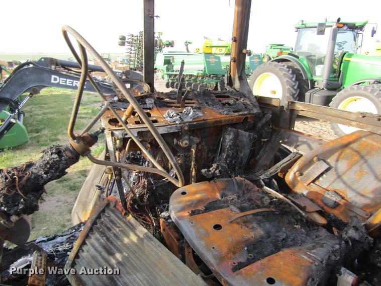 image for item DD8778 1993 John Deere 7800 MFWD tractor