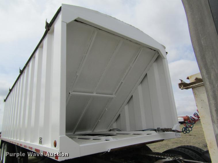 image for item DD8780 1997 Sandy Land single hopper bottom grain trailer