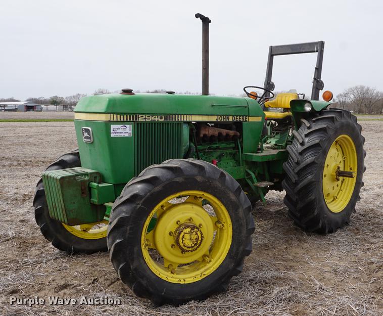image for item DE3308 1981 John Deere 2940 MFWD tractor