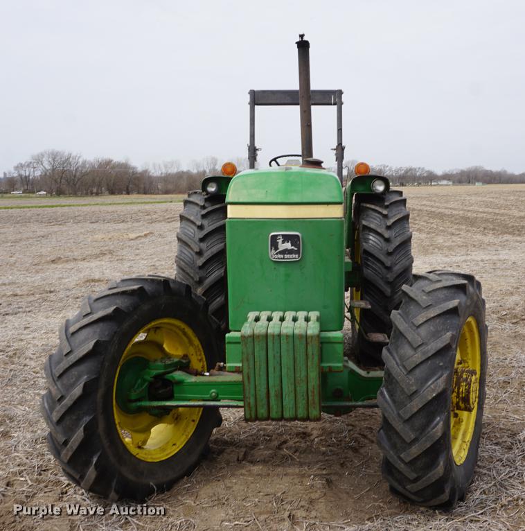 image for item DE3308 1981 John Deere 2940 MFWD tractor