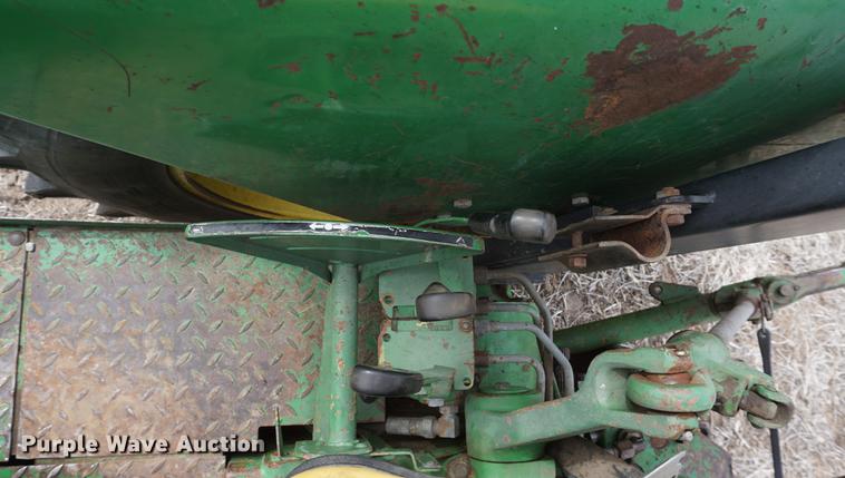 image for item DE3308 1981 John Deere 2940 MFWD tractor