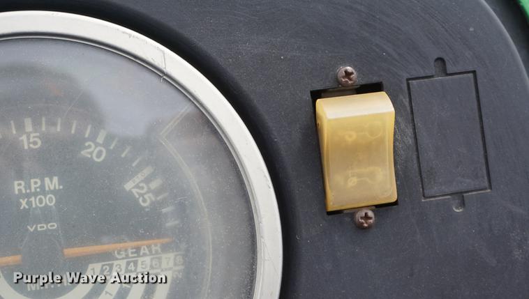 image for item DE3308 1981 John Deere 2940 MFWD tractor