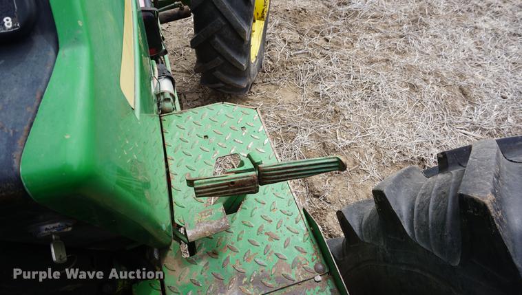 image for item DE3308 1981 John Deere 2940 MFWD tractor