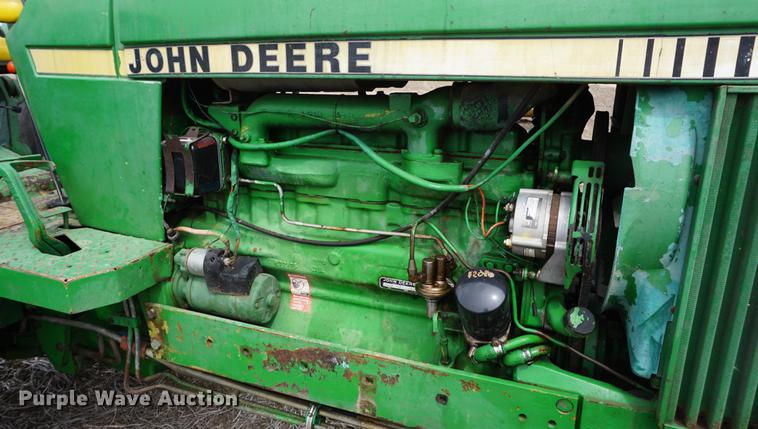 image for item DE3308 1981 John Deere 2940 MFWD tractor