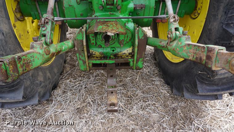 image for item DE3308 1981 John Deere 2940 MFWD tractor