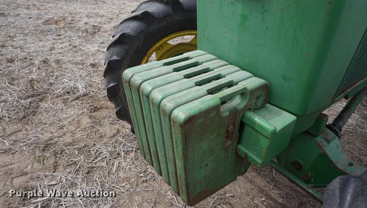 image for item DE3308 1981 John Deere 2940 MFWD tractor