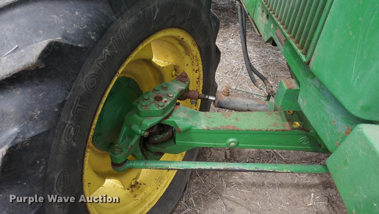 image for item DE3308 1981 John Deere 2940 MFWD tractor