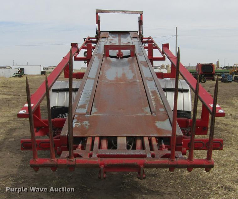 image for item DE6735 2003 Stinger 2400M bale stacker