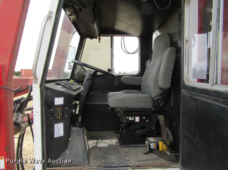 image for item DE6735 2003 Stinger 2400M bale stacker