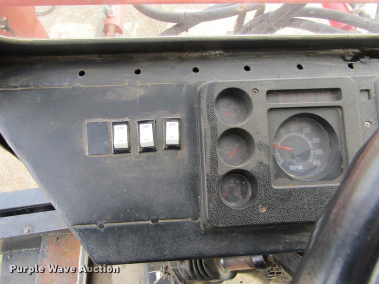 image for item DE6735 2003 Stinger 2400M bale stacker