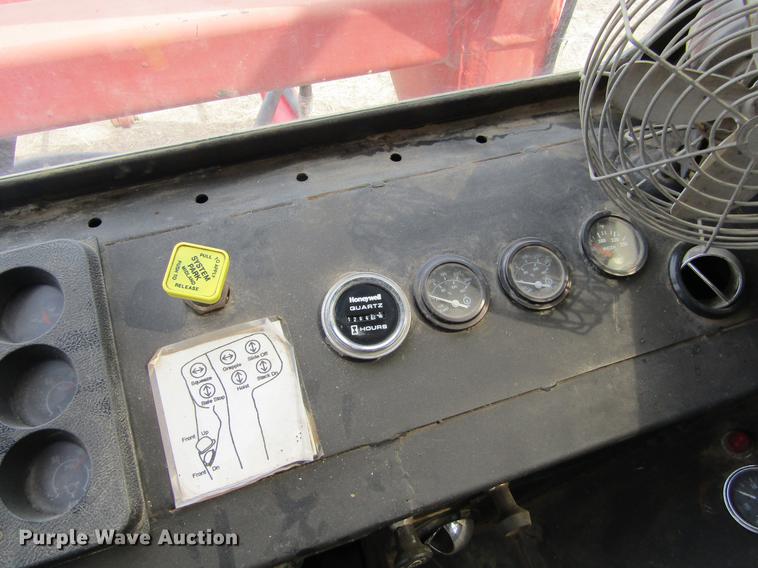 image for item DE6735 2003 Stinger 2400M bale stacker