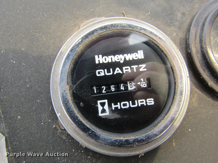 image for item DE6735 2003 Stinger 2400M bale stacker