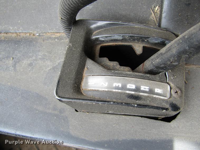 image for item DE6735 2003 Stinger 2400M bale stacker