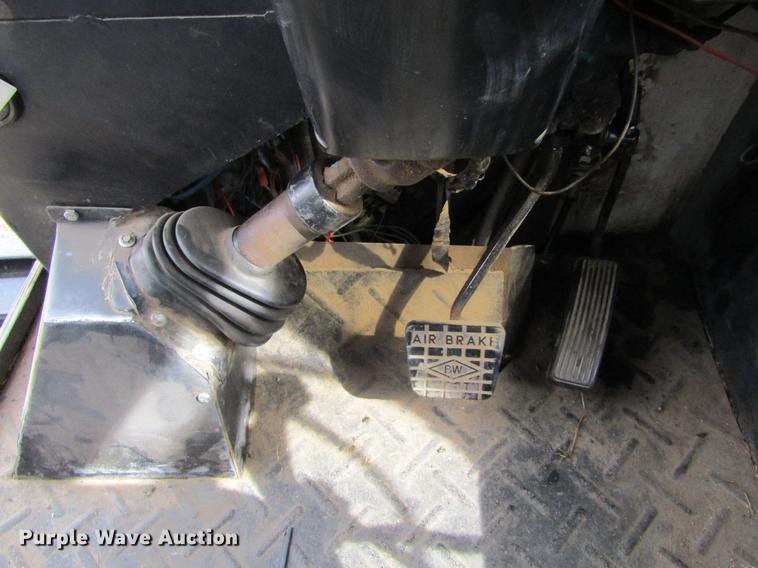 image for item DE6735 2003 Stinger 2400M bale stacker