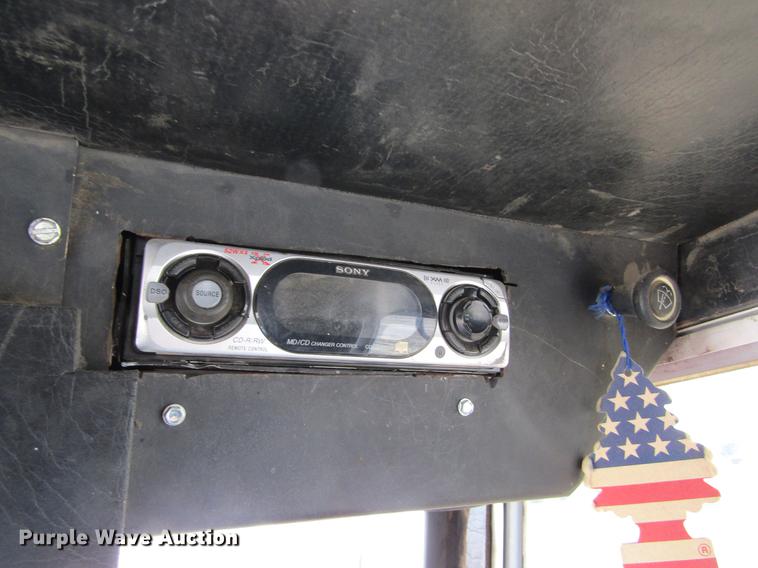 image for item DE6735 2003 Stinger 2400M bale stacker