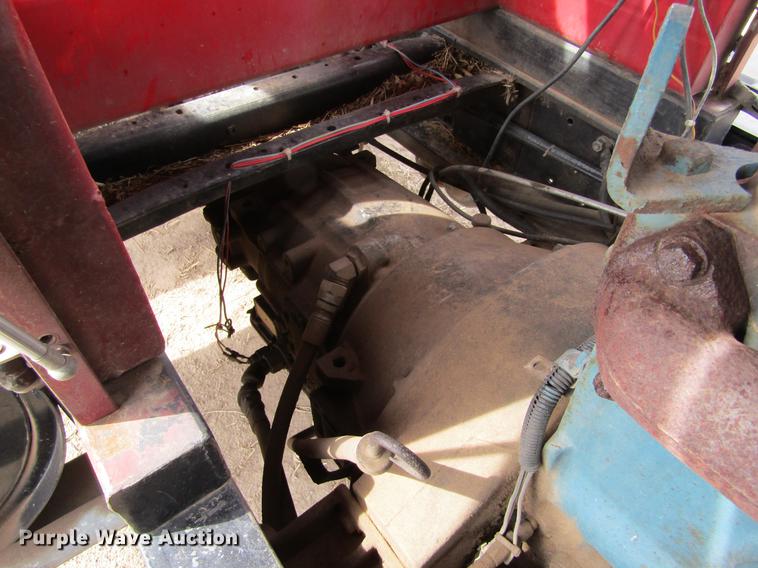 image for item DE6735 2003 Stinger 2400M bale stacker