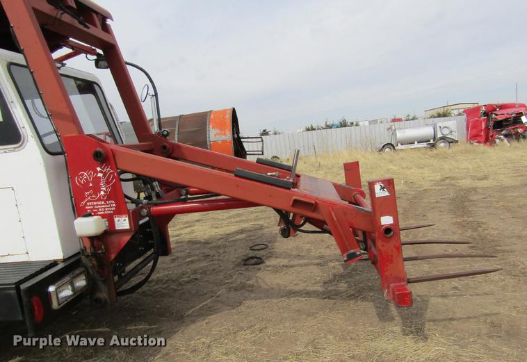 image for item DE6735 2003 Stinger 2400M bale stacker