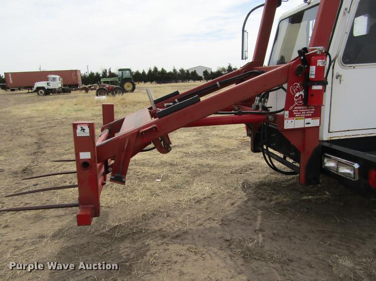 image for item DE6735 2003 Stinger 2400M bale stacker