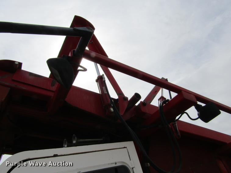 image for item DE6735 2003 Stinger 2400M bale stacker