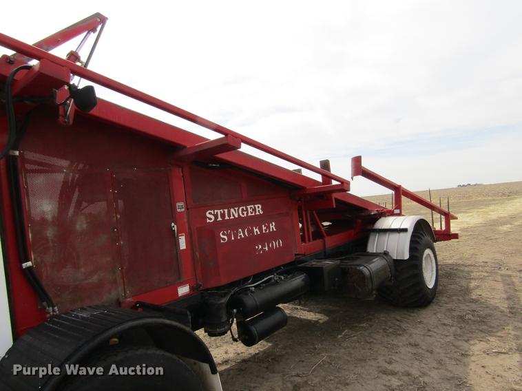 image for item DE6735 2003 Stinger 2400M bale stacker