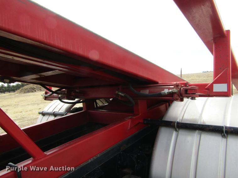 image for item DE6735 2003 Stinger 2400M bale stacker