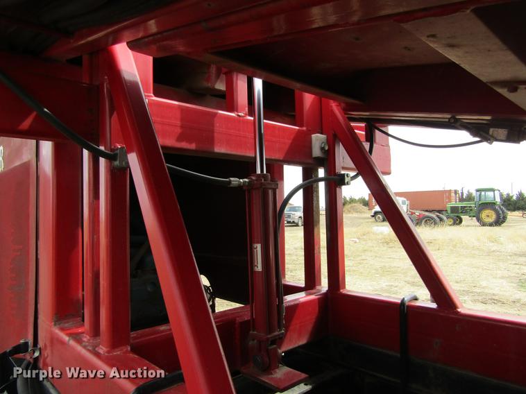 image for item DE6735 2003 Stinger 2400M bale stacker