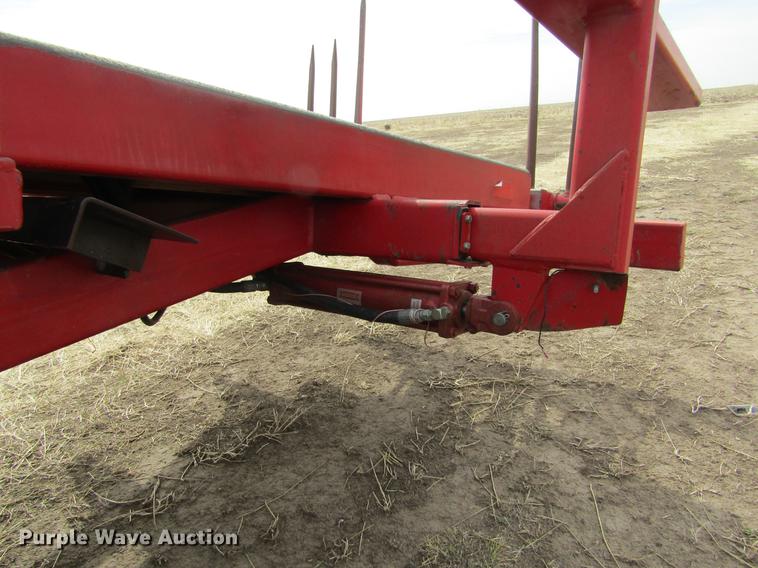 image for item DE6735 2003 Stinger 2400M bale stacker