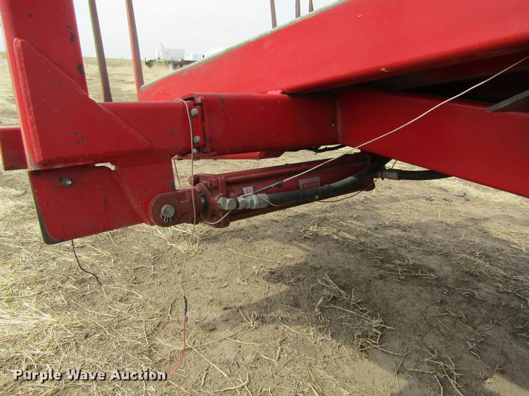 image for item DE6735 2003 Stinger 2400M bale stacker