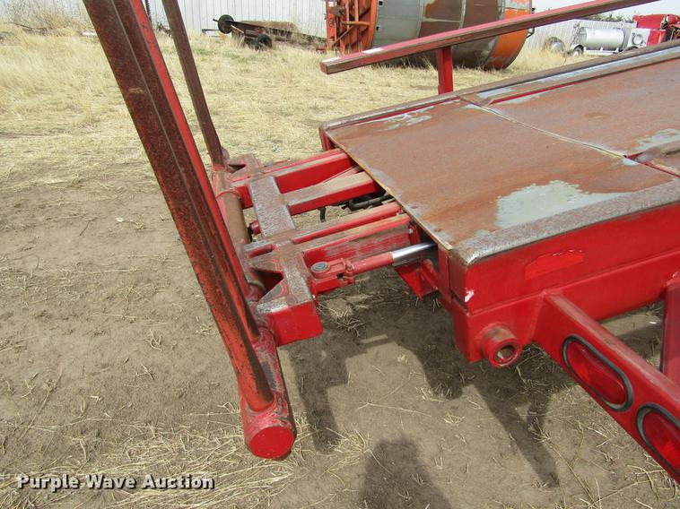 image for item DE6735 2003 Stinger 2400M bale stacker