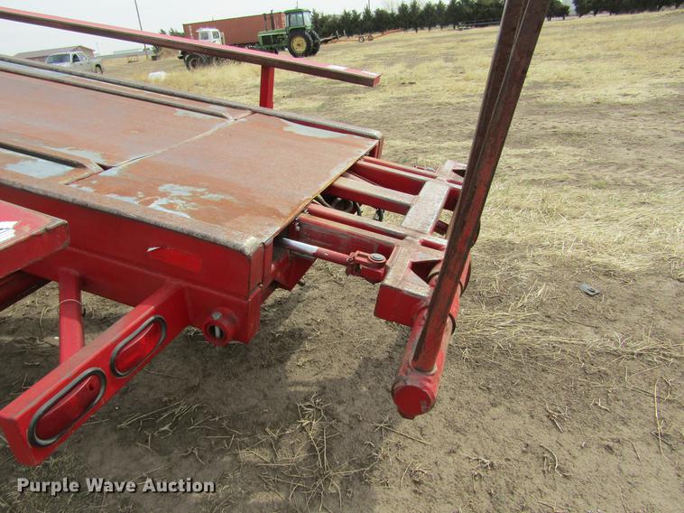 image for item DE6735 2003 Stinger 2400M bale stacker