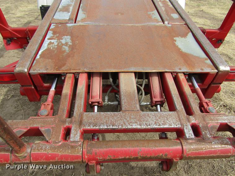 image for item DE6735 2003 Stinger 2400M bale stacker