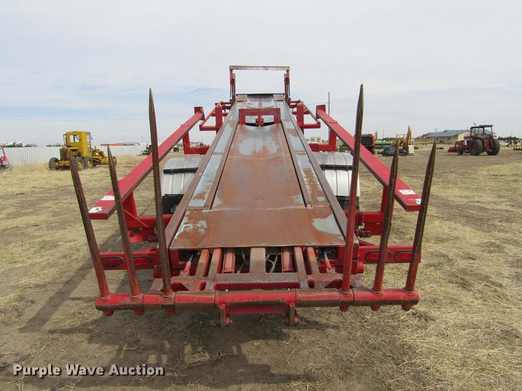 image for item DE6735 2003 Stinger 2400M bale stacker