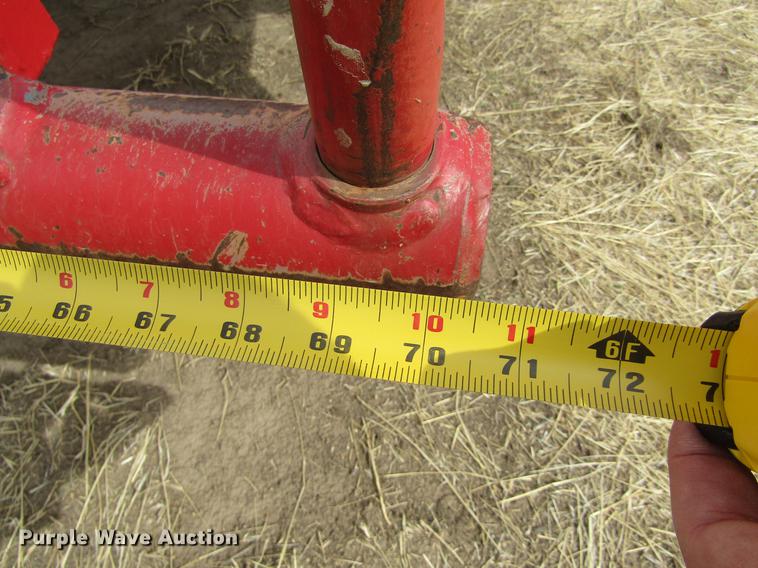 image for item DE6735 2003 Stinger 2400M bale stacker