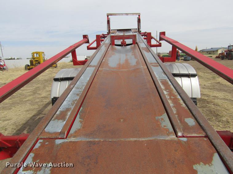 image for item DE6735 2003 Stinger 2400M bale stacker