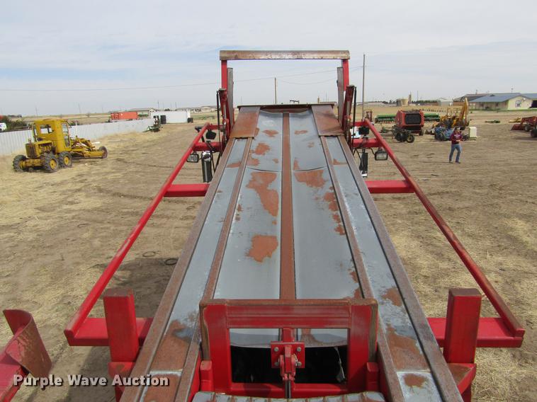 image for item DE6735 2003 Stinger 2400M bale stacker