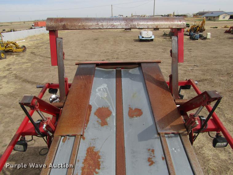 image for item DE6735 2003 Stinger 2400M bale stacker