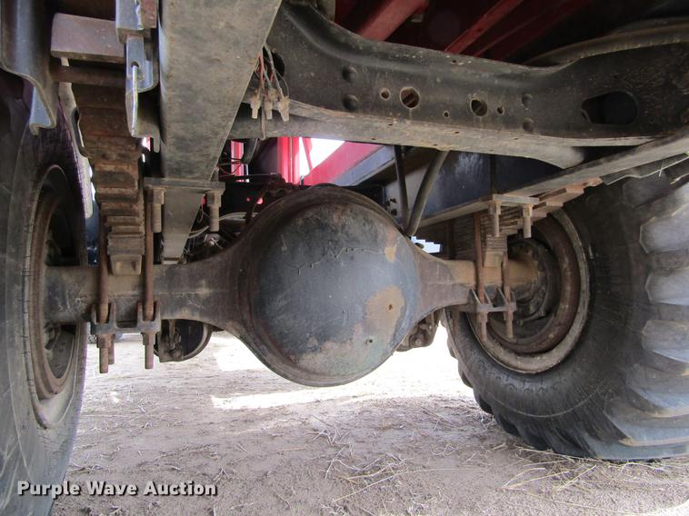 image for item DE6735 2003 Stinger 2400M bale stacker