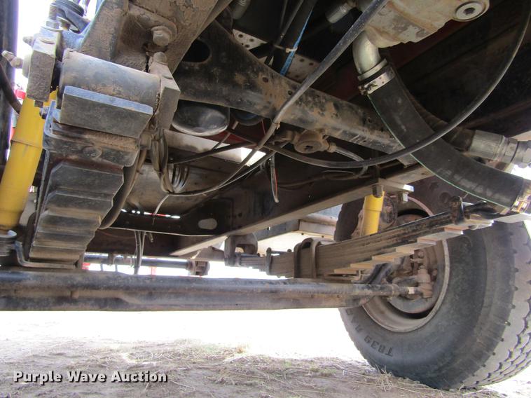 image for item DE6735 2003 Stinger 2400M bale stacker