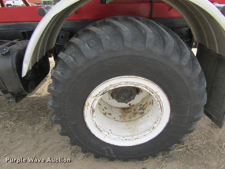 image for item DE6735 2003 Stinger 2400M bale stacker