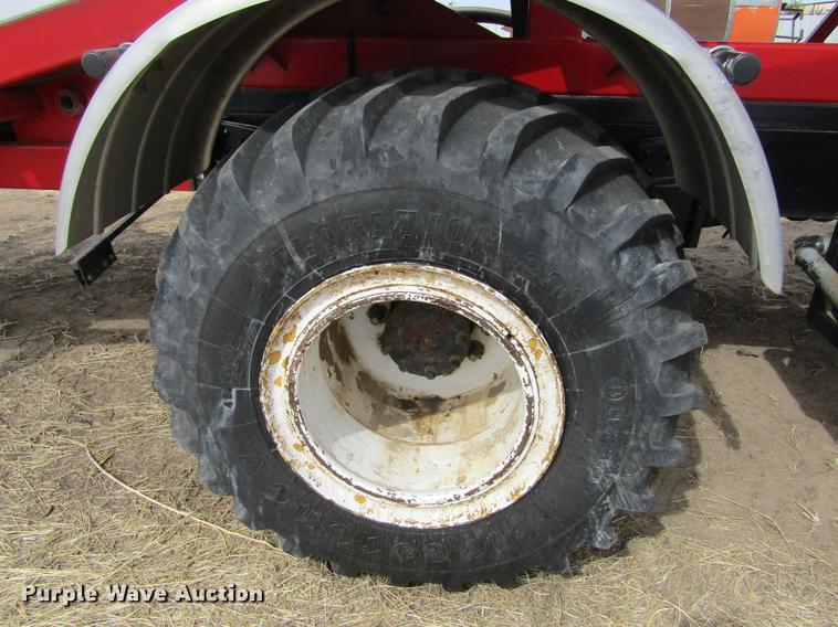 image for item DE6735 2003 Stinger 2400M bale stacker