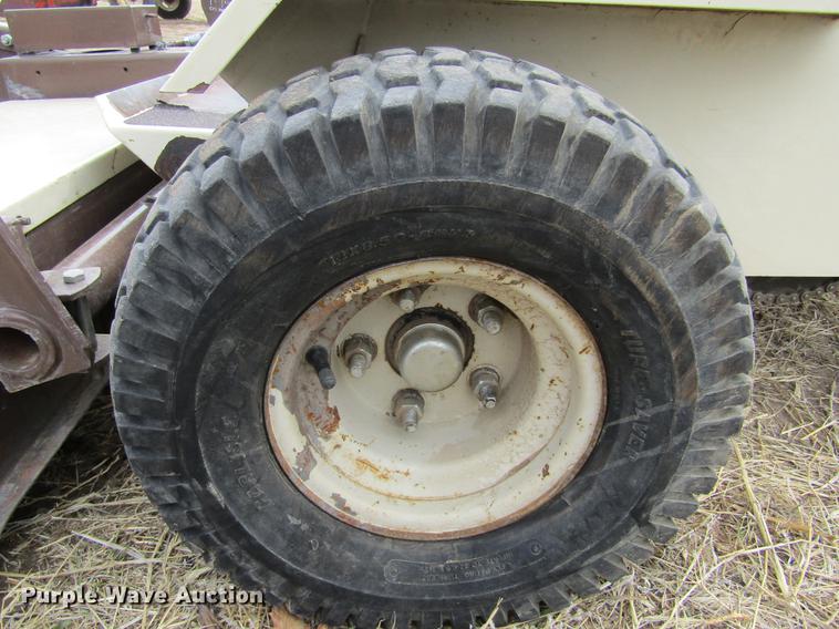 image for item DE6739 Grasshopper 1212 lawn mower