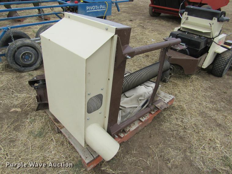 image for item DE6739 Grasshopper 1212 lawn mower